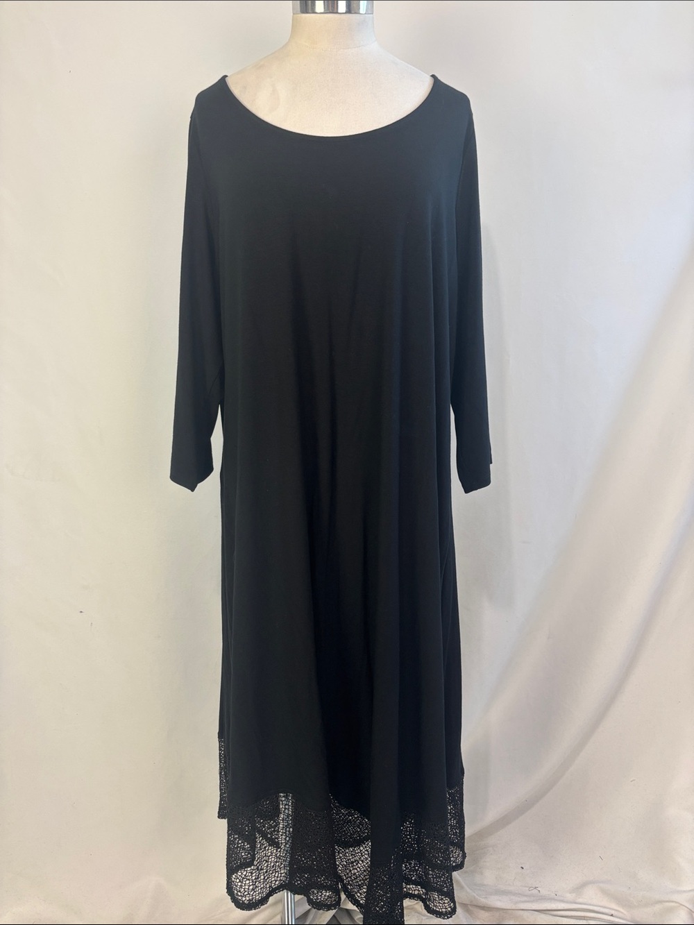 EILEEN FISHER BLACK W LACE TRIM DRESS